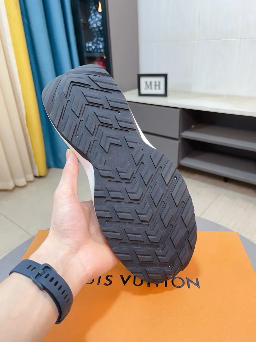 Men's shoes💰458🌸🌸【LV】Louis Vuitton🔍Top Purchasing Agency🇮🇹 Lu Street Fashion God's new sports shoes are coming and are on sale at the counter simultaneously. Original factory configuration, original cowhide fabric imported from Italy, high-quality embossed splicing complex process, sports fashionista, imported water-dyed sheepskin lining, sole: Wang Yuan factory specializes in original sole super comfortable, original factory follow-up goods 🔍🔍High quality, you can enter and leave the counter at will, welcome to compare and synchronize with the counter, code number 38-44, 45 customized